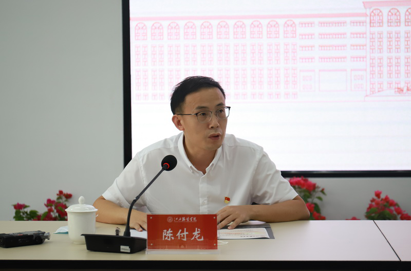 悉心指导和关心支持表示感谢,向涂顺强理事长,陈万龙校长等领导班子